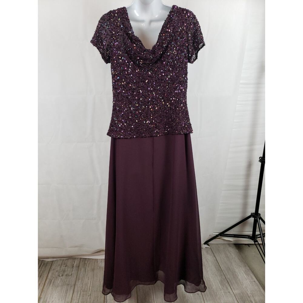 J Kara Full Length Formal Dress Purple Beaded Short Sleeve Size 6 EUC - Picture 2 of 7